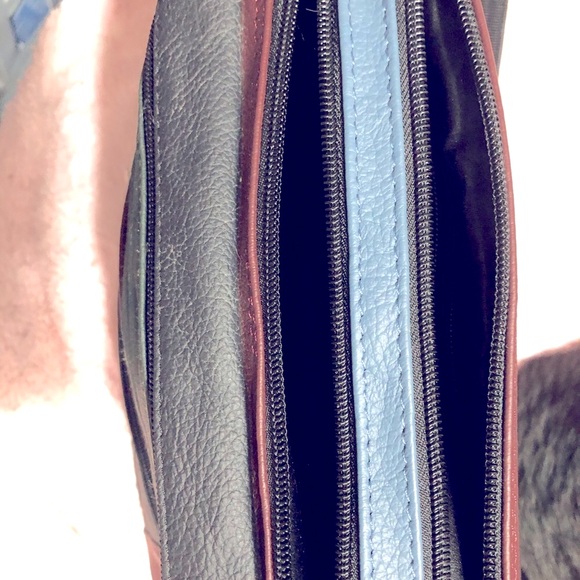 🆕Concealed weapon leather 🔫 locking compartment for gun🔫 leather handbag NWT - Picture 9 of 16